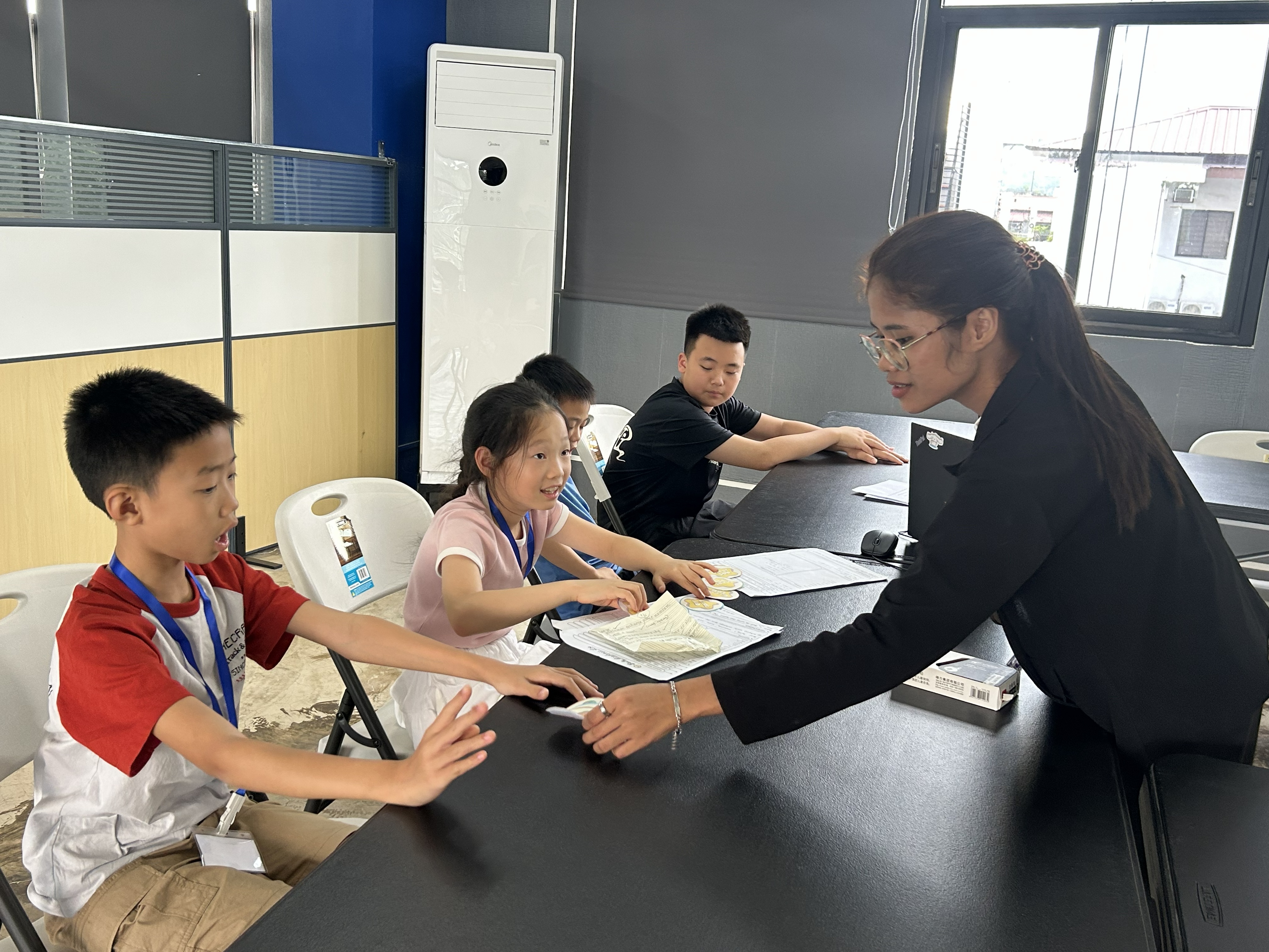 Kids playing English word games